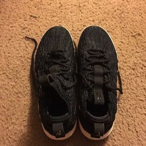 basketball shoes never worn outside